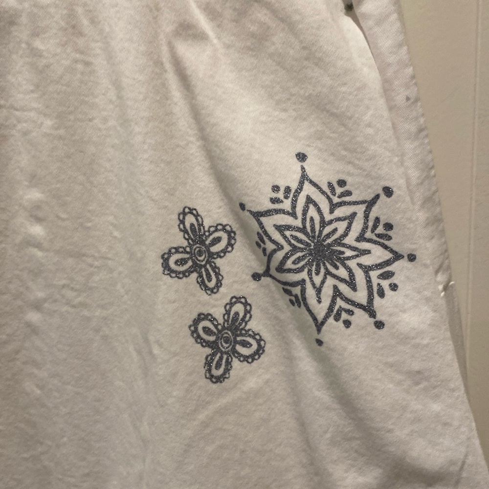 Crazy Shirts Ladies Cotton Pullover. White w/Silver Snowflakes from Vail, CO - Picture 7 of 8